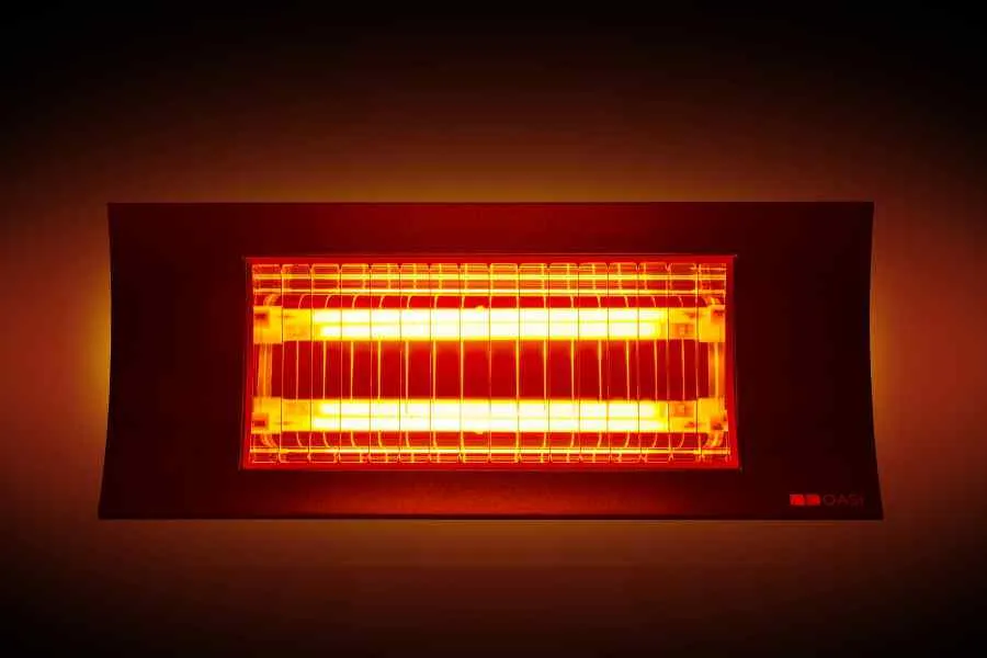 Oasi nera vista frontale in funzione a bassa luminescenza