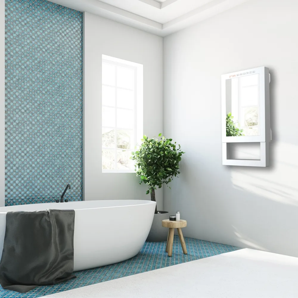 Termoventilatore digitale da parete bianco quadrato con specchio e barra portasalviette ambientato in bagno stile minimal